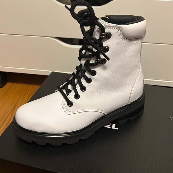 Sorel NEW in box Lennox Lace STKD WP boots Women’s Size 6.5 - Picture 4 of 11